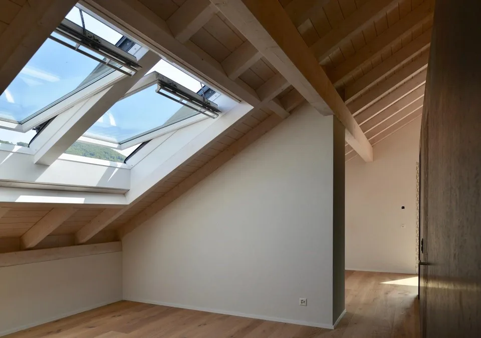 Affascinante loft di 3,5 locali all'ultimo piano a Toffen – disponibile per l'affitto da novembre 2026