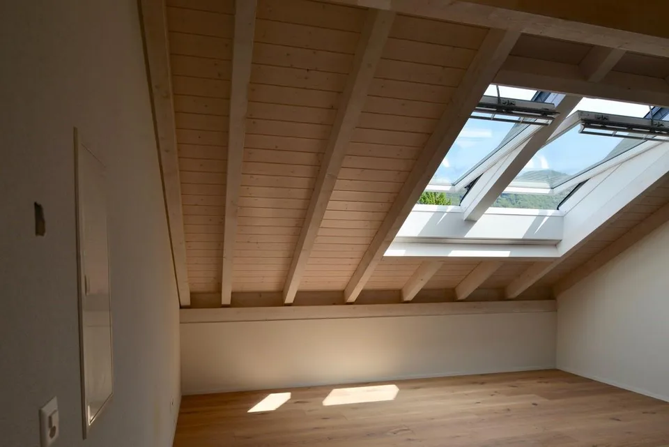 Affascinante loft di 3,5 locali all'ultimo piano a Toffen – disponibile per l'affitto da novembre 2026