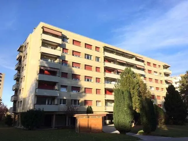 Beaumont - Immeuble avec piscine, idéal pour une famille