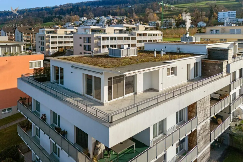 Ruhige Eleganz mit Aussicht - 5 1/2 Zimmer-Attika-Wohnung mit Blick...
