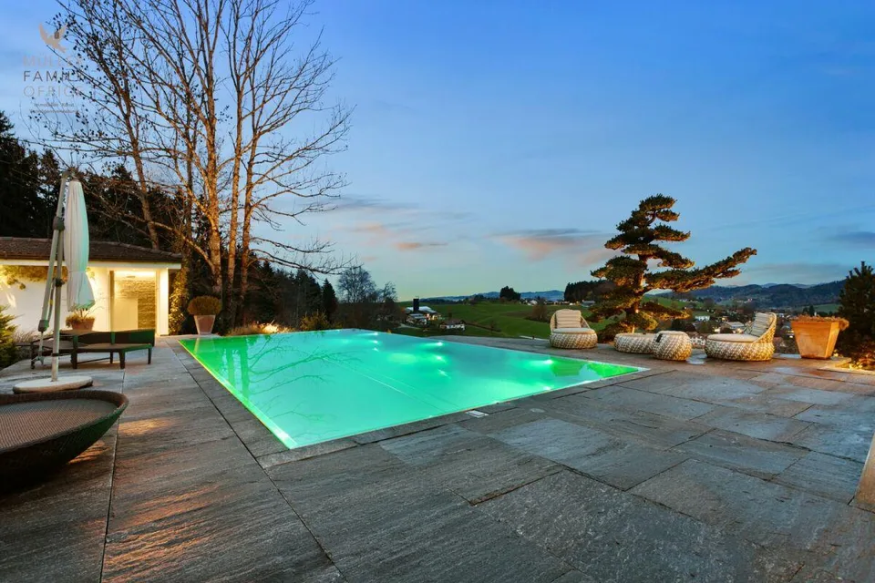 Luxuriöse Panorama-Villa mit Aussenpool, Wellnessoase und traumhaft...