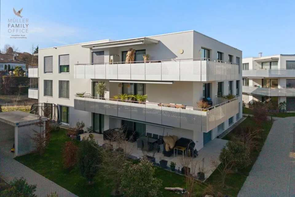 Neuwertige 5 1/2 Zimmer-Minergie-Wohnung mit grossem Balkon und hoc...