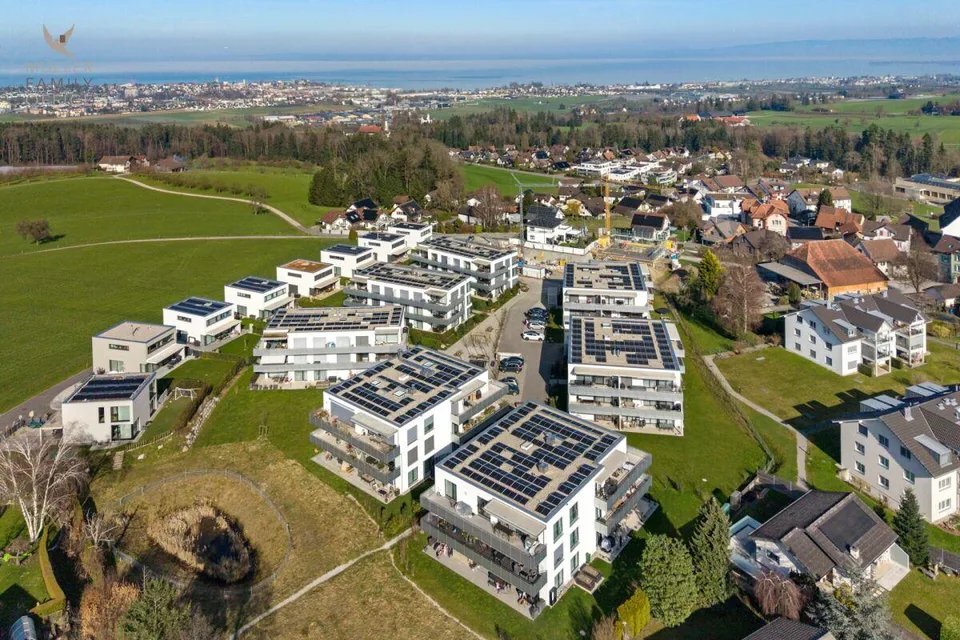 Neuwertige 5 1/2 Zimmer-Minergie-Wohnung mit grossem Balkon und hoc...