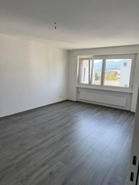 Zentrale Lage - renoviertes Badezimmer - Balkon – Foto 6 von 7
