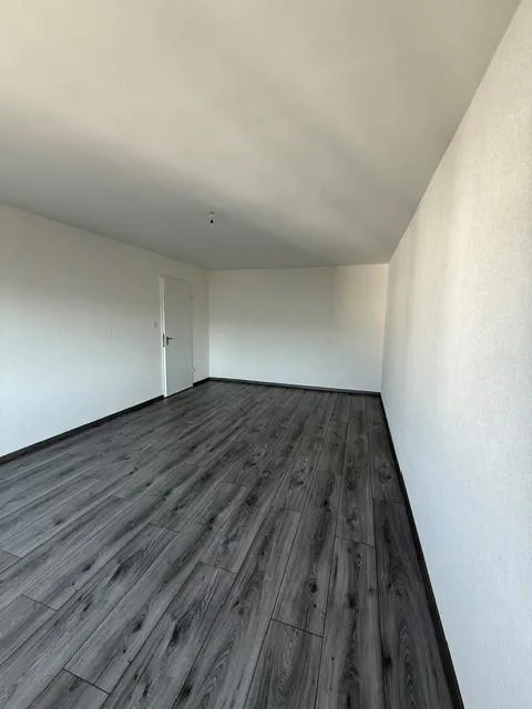 Zentrale Lage - renoviertes Badezimmer - Balkon – Foto 7 von 7