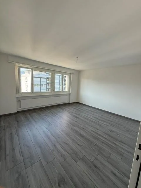 Zentrale Lage - renoviertes Badezimmer - Balkon