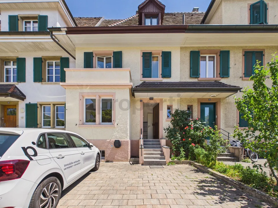 Charmantes Reihenhaus in ruhiger Lage mit Garten und eigenem Parkplatz