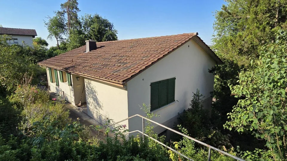 Maison individuelle de 3,5 pièces dépendante, au centre, dans un emplacement ensoleillé avec une vue lointaine