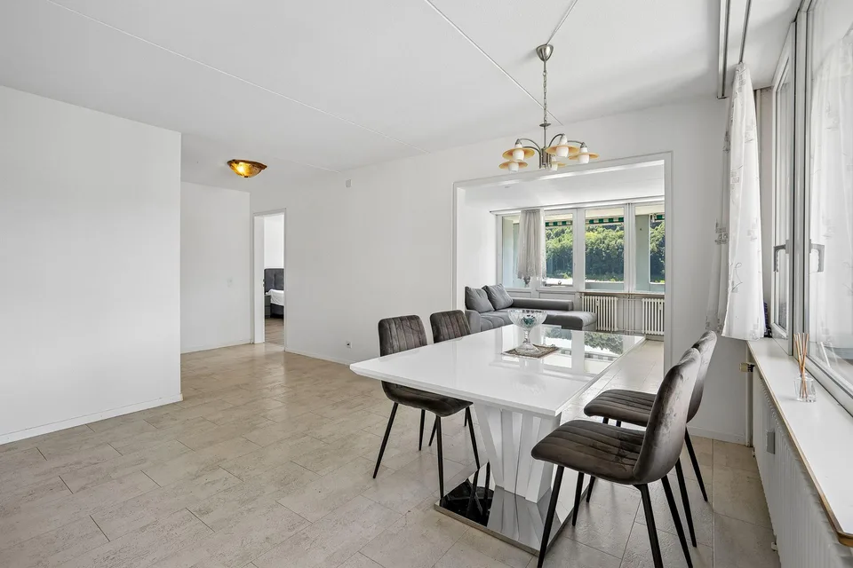 Vivre au-dessus des toits de Baden - Appartement exclusif de 2,5 pièces avec vue dégagée