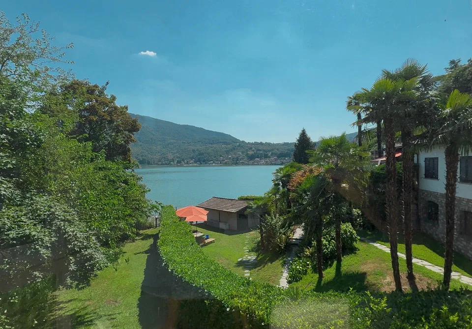 Casa sul lago a Caslano con pontile privato