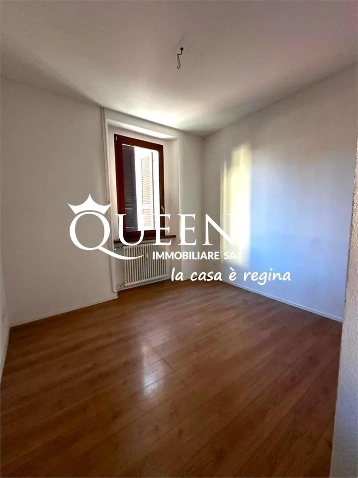 Stabio: luminoso appartamento 2.5 locali in caratteristica corte