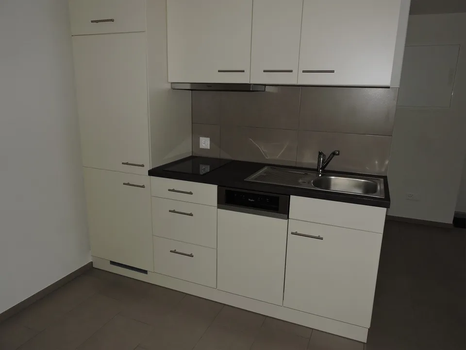 Modernes 1-Zimmer-Studio mit Sitzplatz