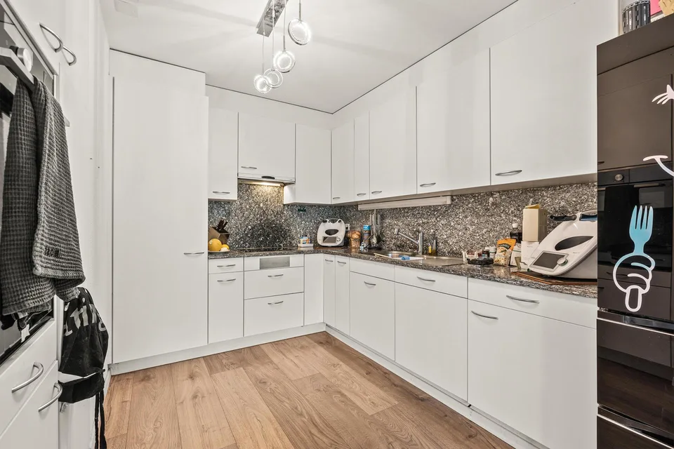 MAISONETTE LUMINEUSE ET CONVIVIALE DE 5,5 PIÈCES À ZURICH-NORD