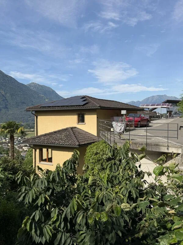 VENDESI A CUGNASCO - Bella casa unifamiliare di 5.5 locali in buoni... – Foto 9 von 18