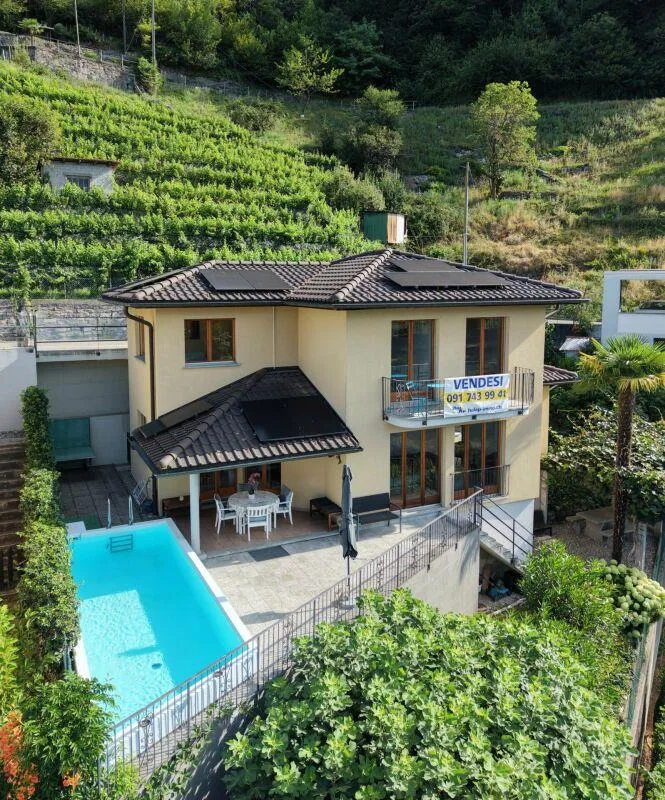 VENDESI A CUGNASCO - Bella casa unifamiliare di 5.5 locali in buoni...