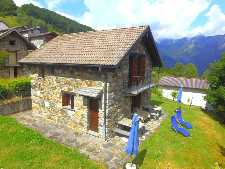 Vendesi a Moneto rustico con magnifica vista / Zu verkaufen charman...