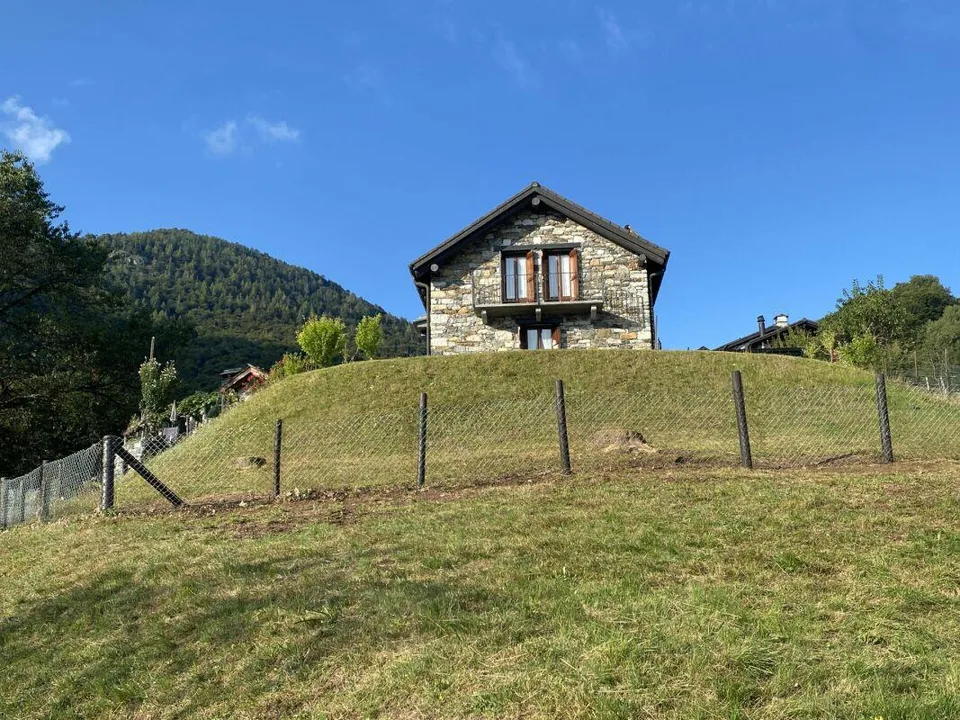 Vendesi a Moneto rustico con magnifica vista / Zu verkaufen charman...