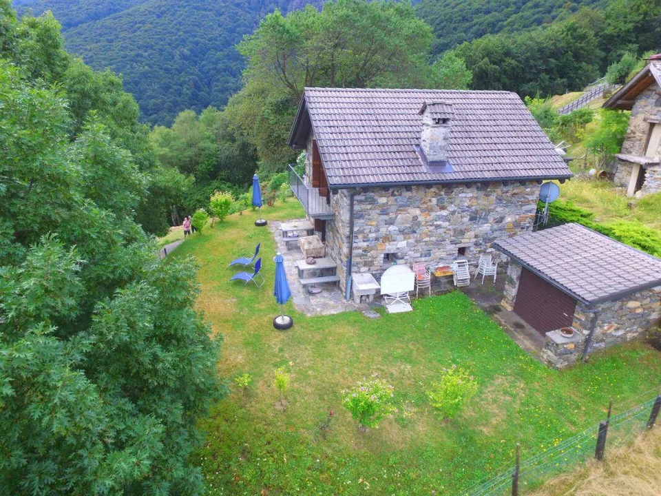 Vendesi a Moneto rustico con magnifica vista / Zu verkaufen charman...