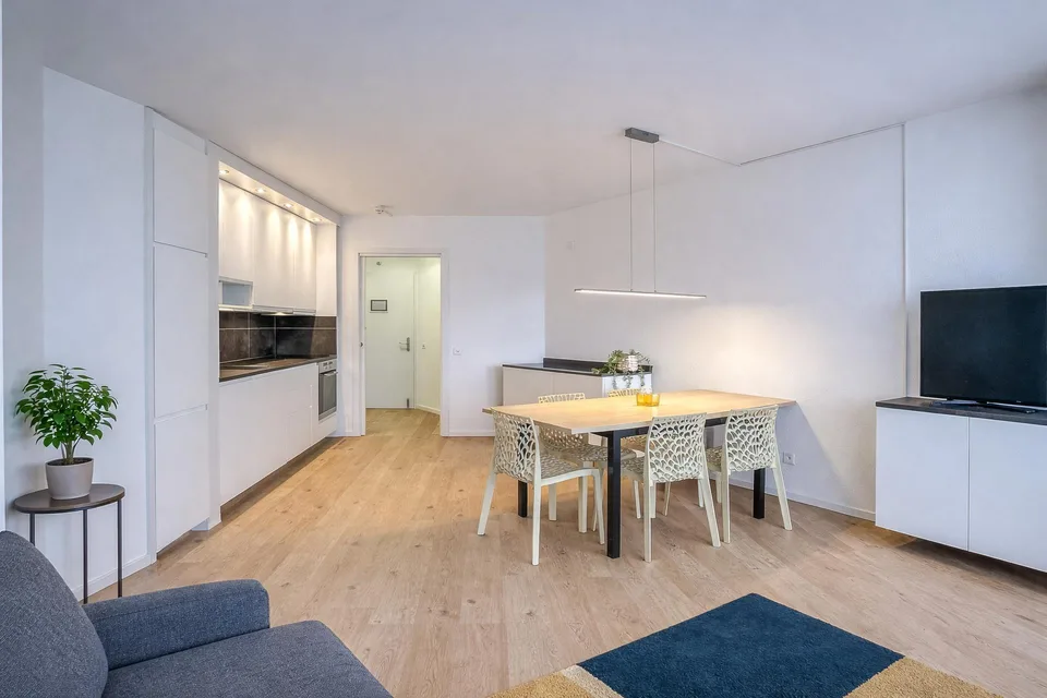 3 locali vista lago in residenza con piscina e darsena a Bissone