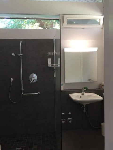 Bungalow mit grossem Garten Nähe Spital an Einzelperson zu vermieten. – Foto 7 von 13