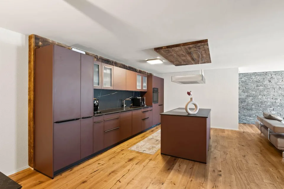 Modern umgebaute 4.5-Zimmer-Wohnung mit 135 m² Wohnfläche