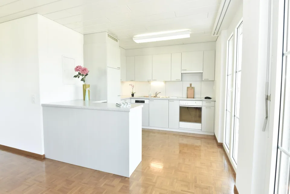 Grosszügige und helle Wohnung