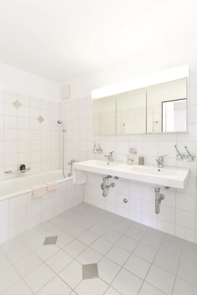 Grosszügige und helle Wohnung