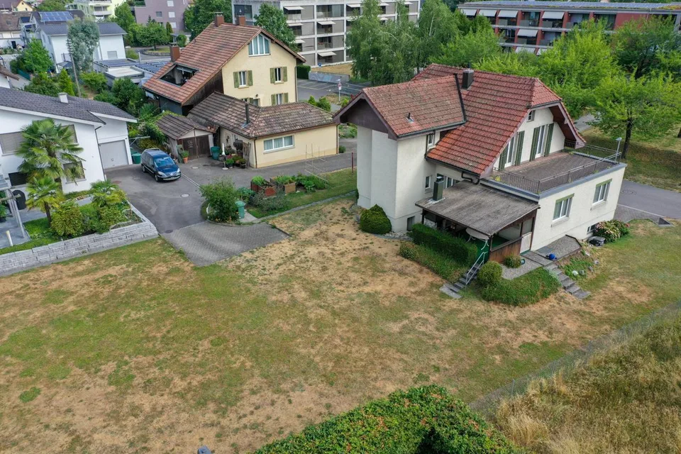 Bauland an bevorzugter Lage oder Zweifamilienhaus mit grossem Garten