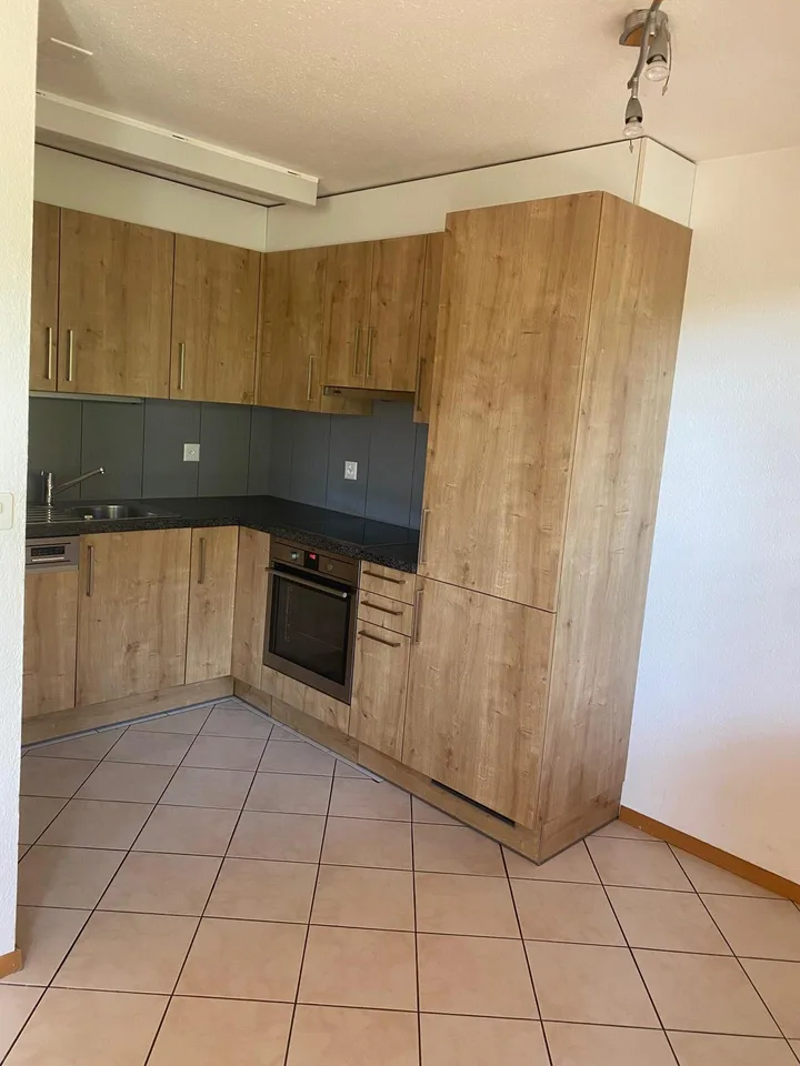Grosszügige 3.5-Zimmer-Wohnung mit Sitzplatz und Tiefgaragenplatz