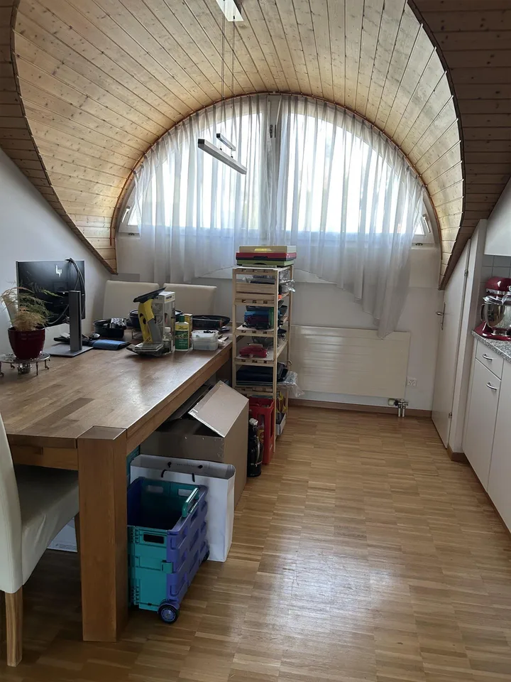 sehr schöne und  grosse 3.5 Zimmer-Dachwohnung