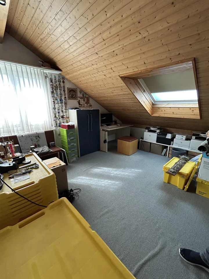 sehr schöne und grosse 3.5 Zimmer-Dachwohnung – photo 6 of 8
