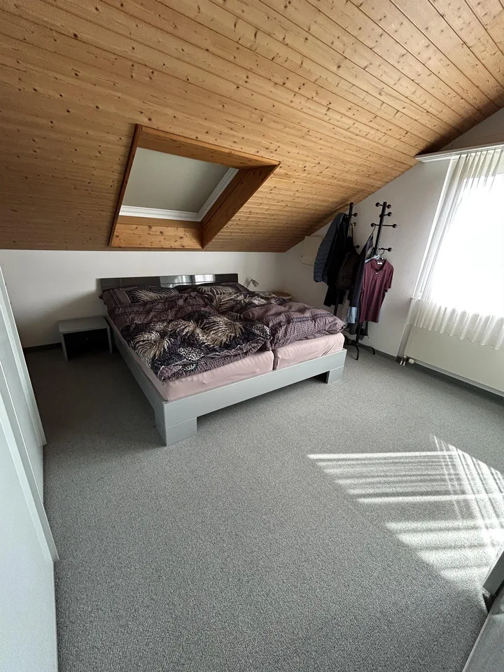sehr schöne und grosse 3.5 Zimmer-Dachwohnung – photo 7 of 8