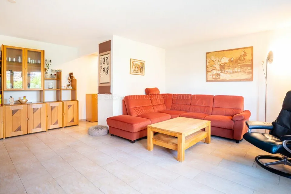 Appartamento di 3,5 locali al piano rialzato con balcone e locali accessori polivalenti