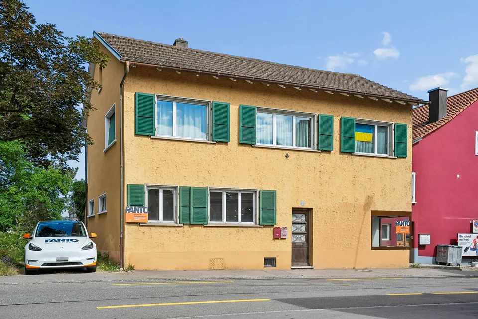 Zentrales Wohn- & Geschäftshaus mit Terrasse in Frick