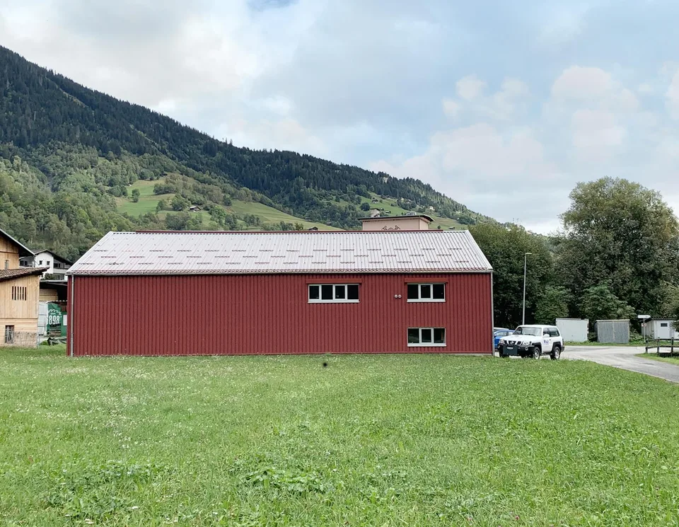 GESCHÄFTSLIEGENSCHAFT MIT OPTIONALEM FIRMENVERKAUF