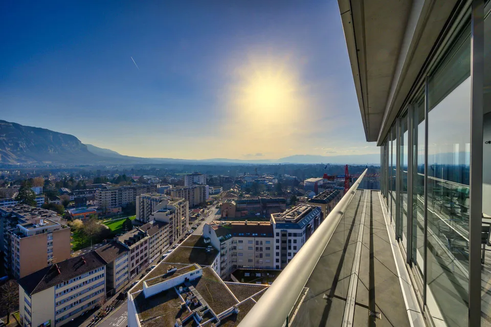 Superbe 4 pièces au 10ème avec vue panoramique, jardin d'hiver et b...