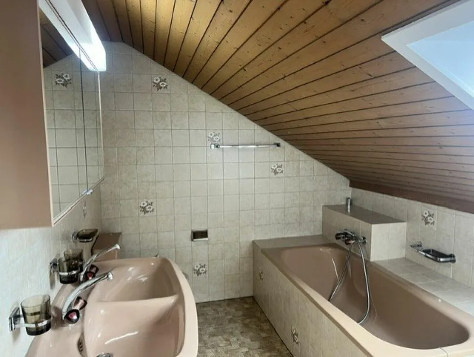Appartamento maisonette di 5,5 locali situato in zona tranquilla con balcone in affitto – foto 9 di 11