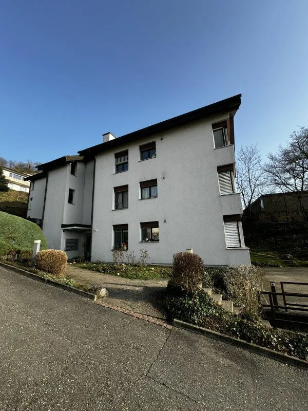 Ruhig gelegene 5.5-Zimmer-Maisonette-Wohnung mit Balkon zu vermieten