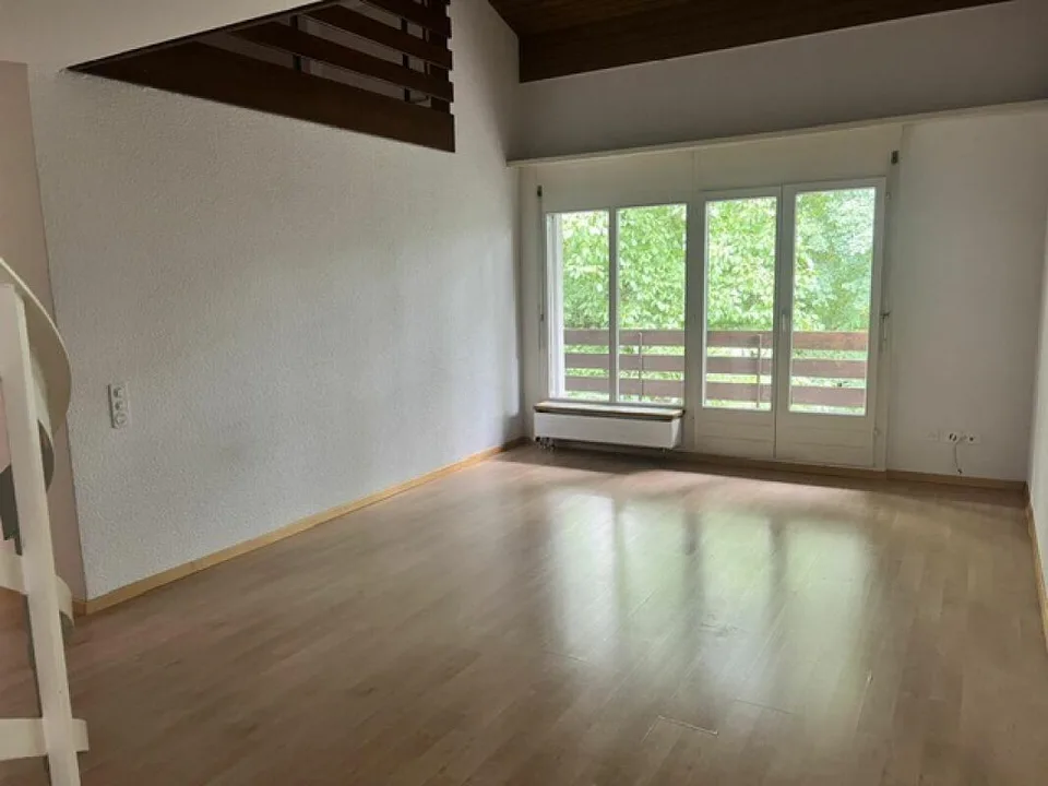 Ruhig gelegene 5.5-Zimmer-Maisonette-Wohnung mit Balkon zu vermieten