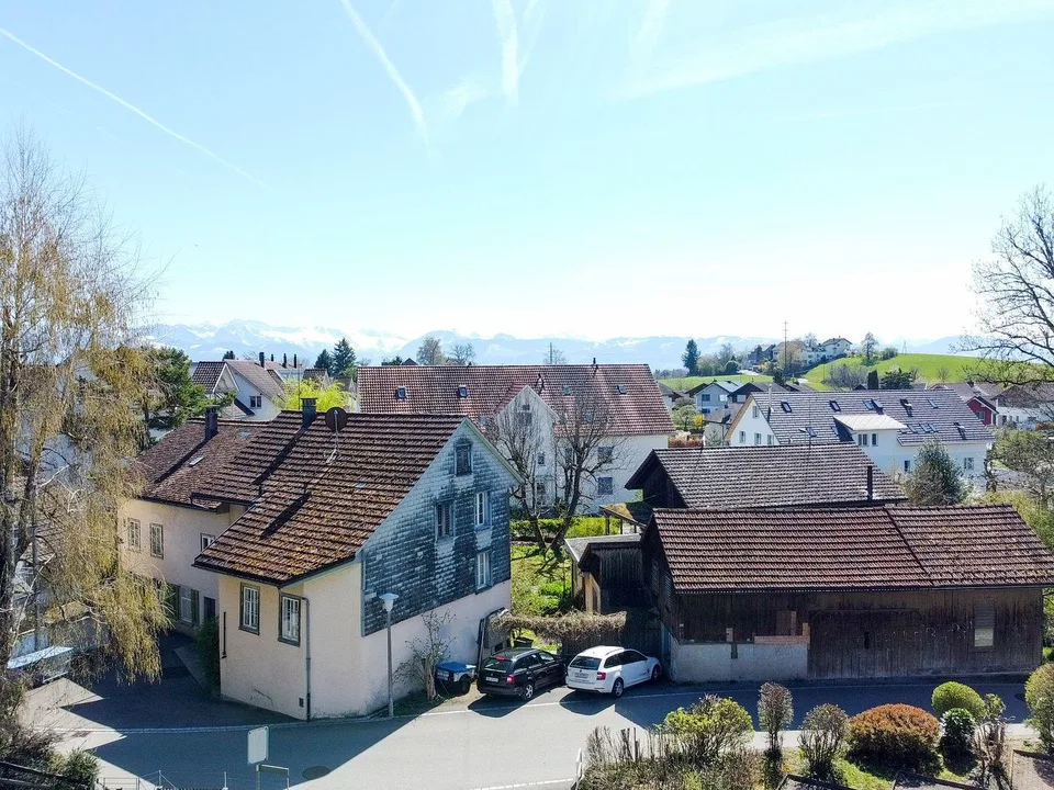 Grosszügige Dachwohnung mit Bergpanorama und viel Wohnkomfort