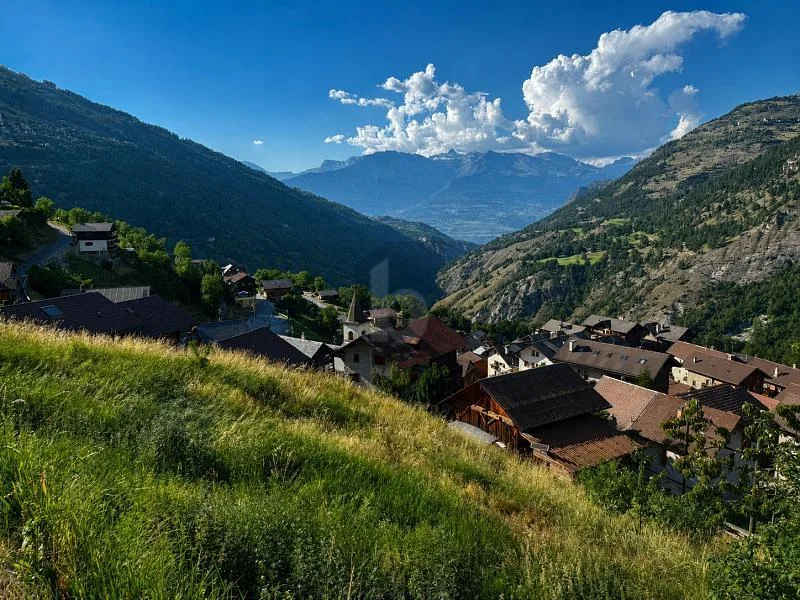 TERRAIN CONSTRUCTIBLE AVEC VUE DÉGAGÉE
