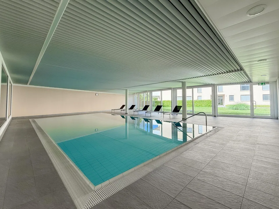 2,5 pièces au dernier étage avec piscine, salle de sport et sauna