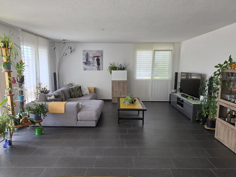 Moderne Wohnung mit Gartensitzplatz