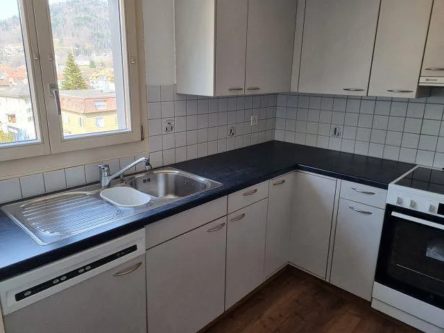 Attraktive 4 Zimmer Altbauwohnung Zentrumsnah