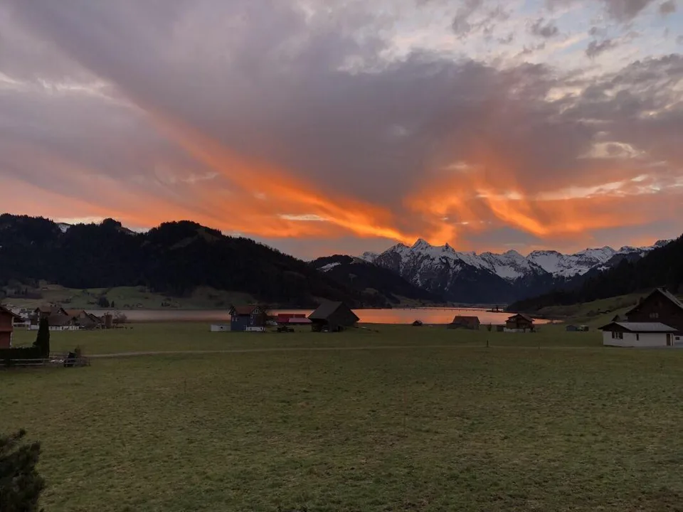 Traumlage für Naturliebhaber, Wasser- und Bergsportler auf der sonn...
