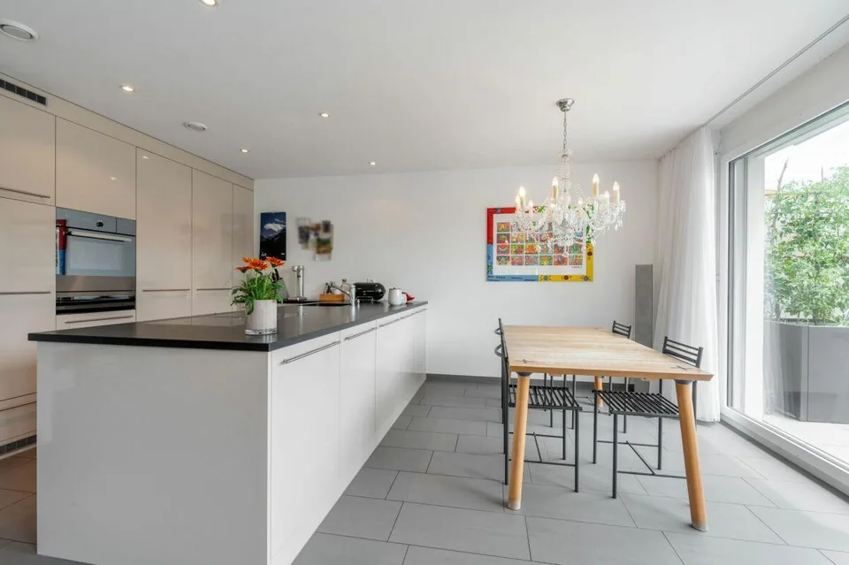 Moderne 5.5-Zimmer-Terrassenwohnung mit wunderbarem Blick auf die Aare