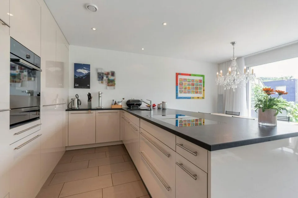 Moderne 5.5-Zimmer-Terrassenwohnung mit wunderbarem Blick auf die Aare