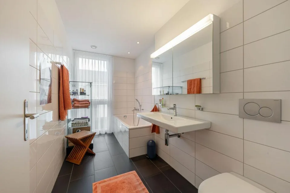 Moderne 5.5-Zimmer-Terrassenwohnung mit wunderbarem Blick auf die Aare – photo 10 sur 22