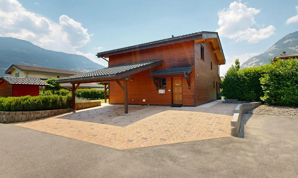 Haus 6.5 mit großer Parzelle, Garten und Solarenergieheizung