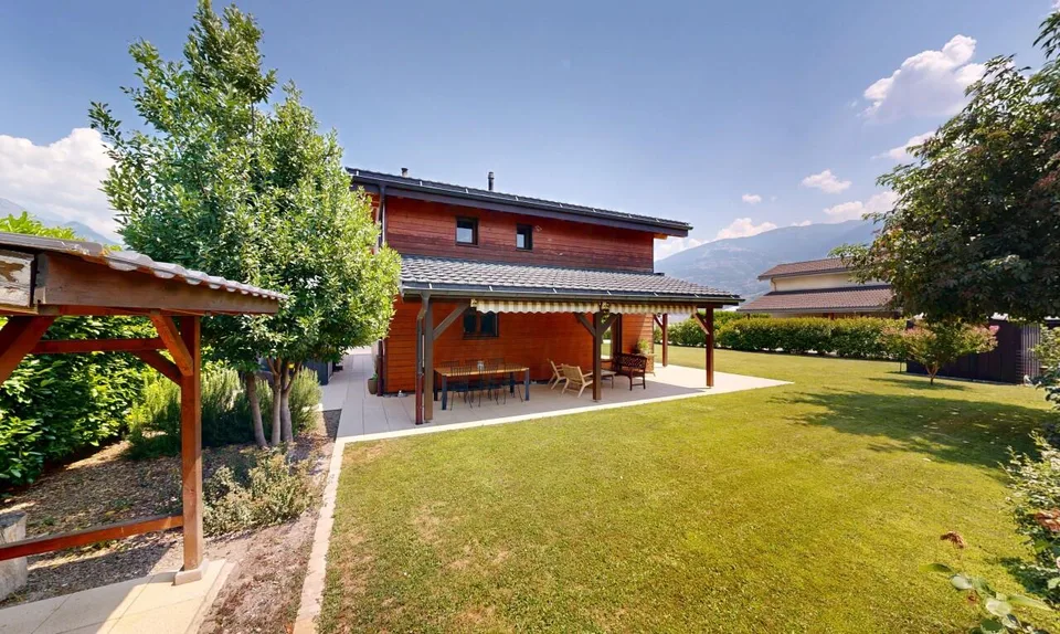 Haus 6.5 mit großer Parzelle, Garten und Solarenergieheizung